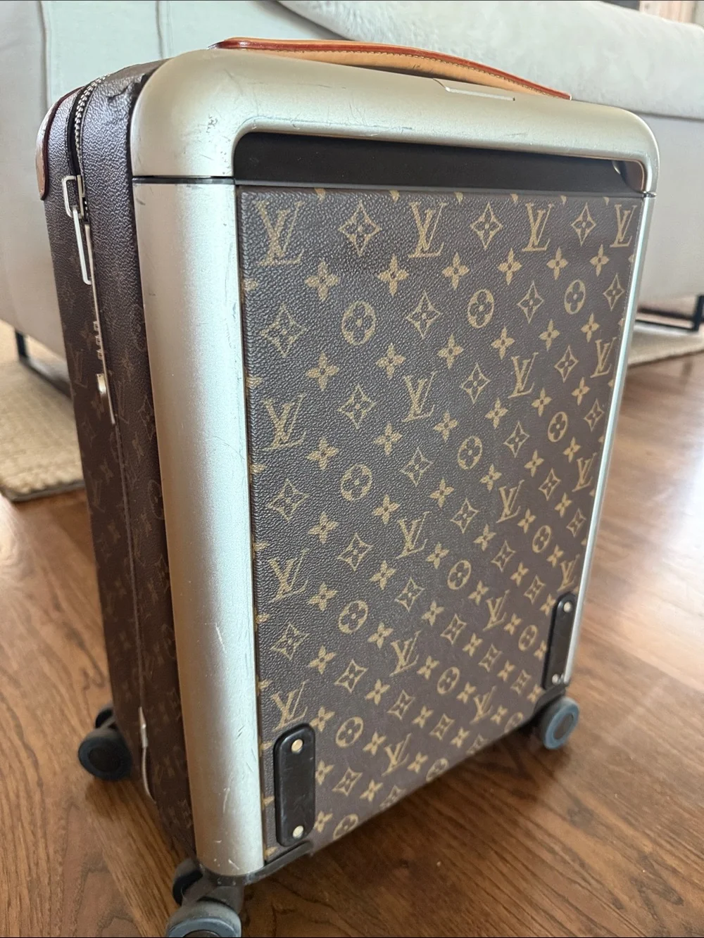 Louis Vuitton Horizon 50 Monogram Spinner Carry-On in Brown and Tan